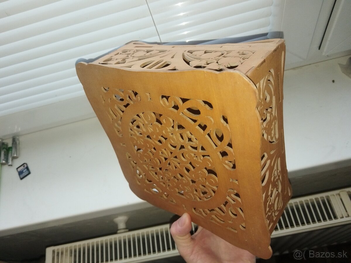 vyrezávaná drevená škatuľa - 5