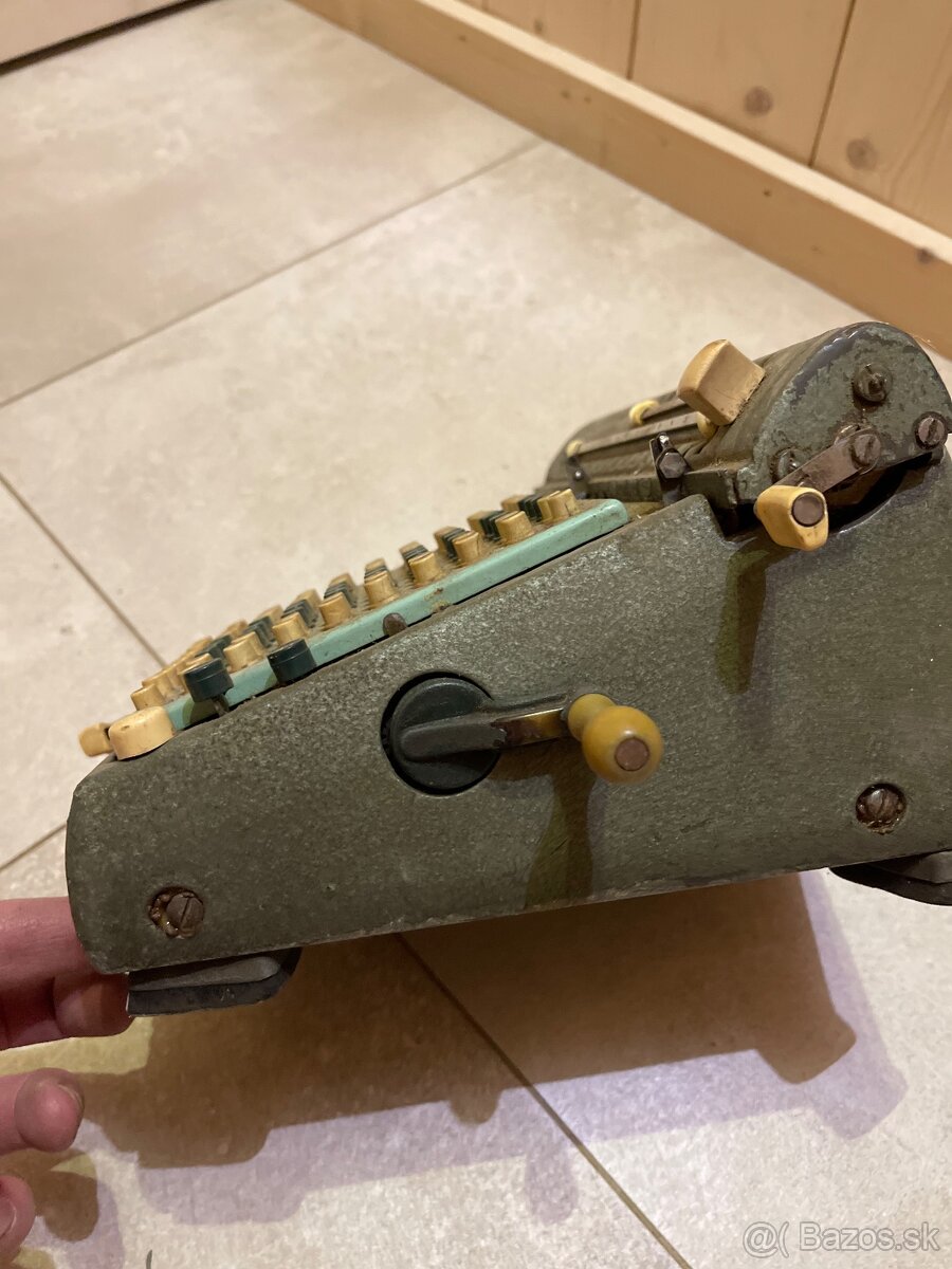 Starožitna mechanická kalkulačka - 5