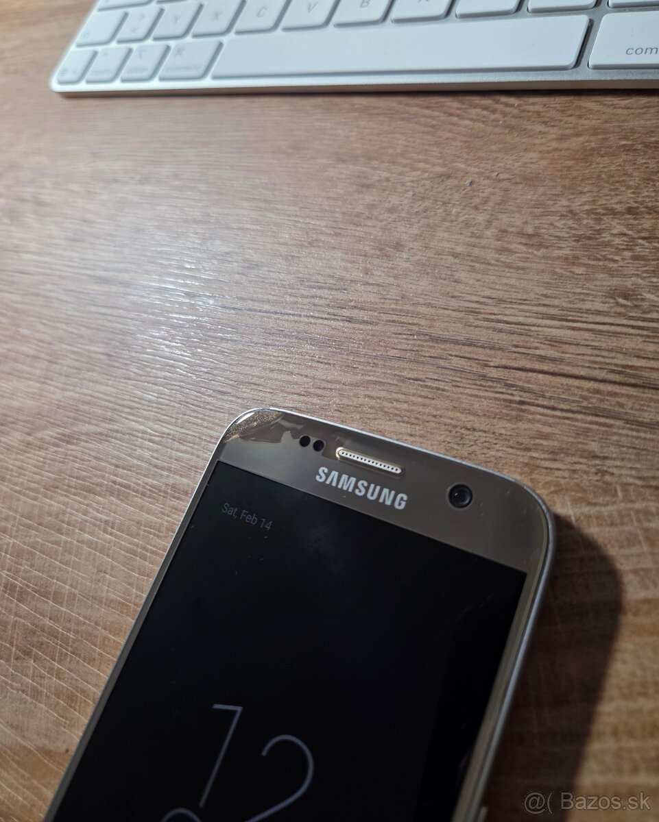 Samsung Galaxy S7 Gold Android 14 Custom ROM - 5