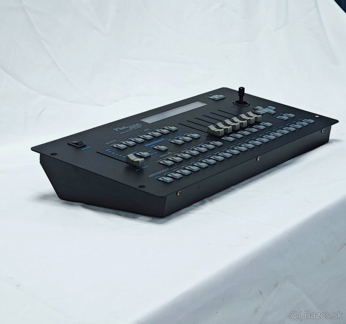 DMX pult , konzola PILOT 2000 - 5