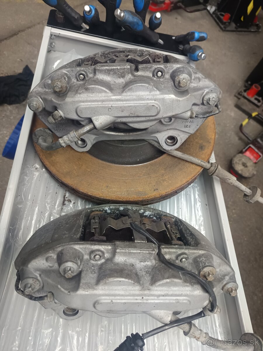 Predné strmene-Brembo 4-piest 345mm - 5