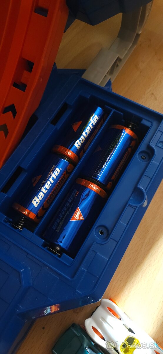 Hot Wheels – Dráha so štyrmi slučkami - 5