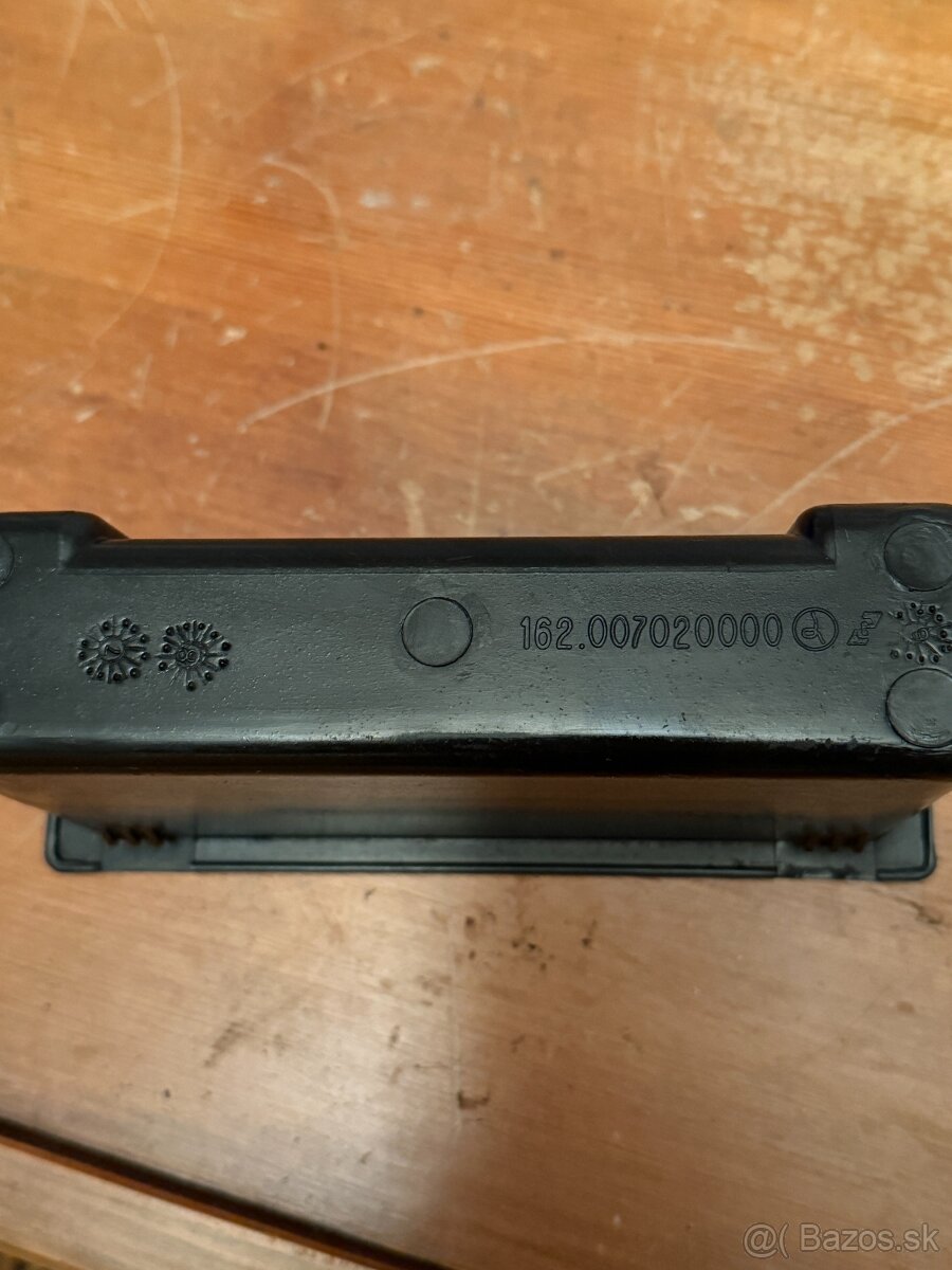 Predám čiernu plastovú odkladaciu priehradku do interiéru - 5