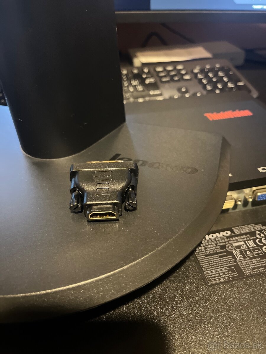 Monitor Lenovo ThinkVision + HDMI adaptér (Vention DVI-HDMI) - 5