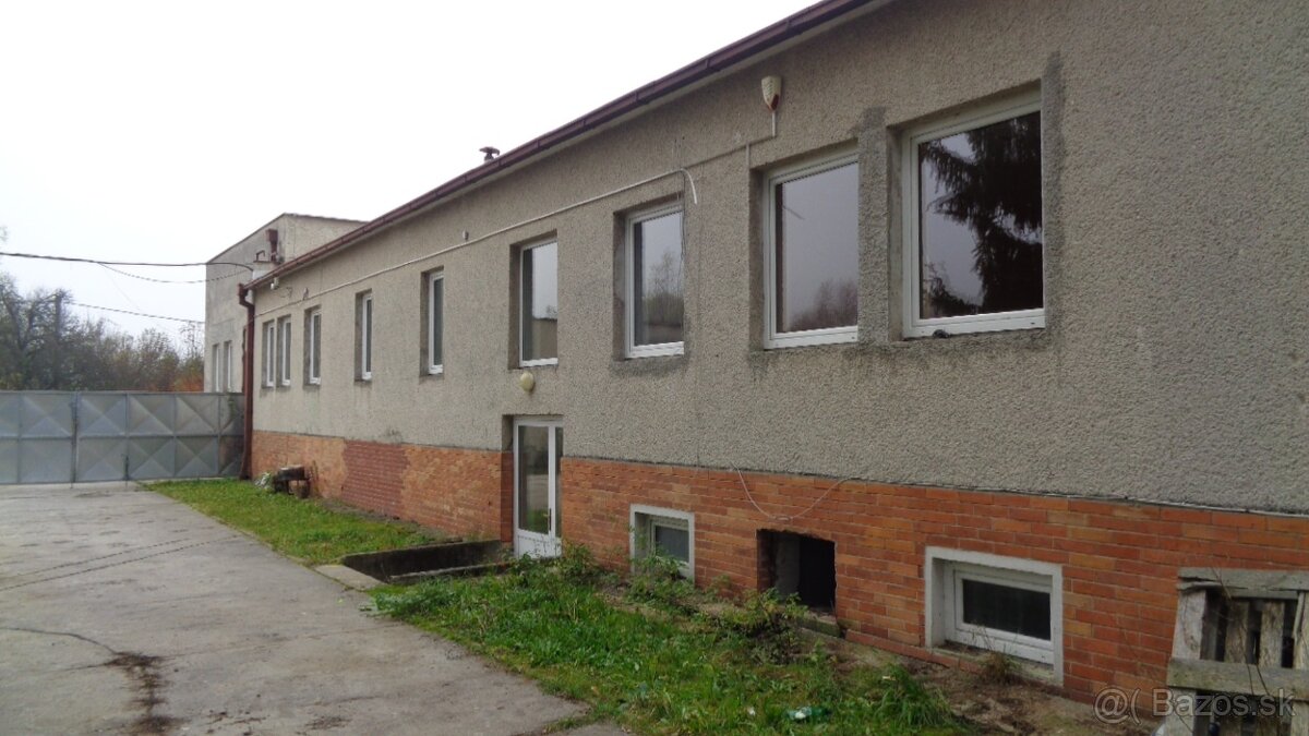 Kancelársky a skladový areál na okraji mesta. - 5