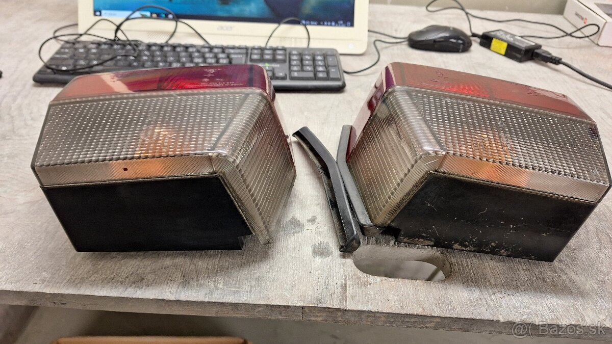 Skoda favorit, forman dymové svetla zadne - 5