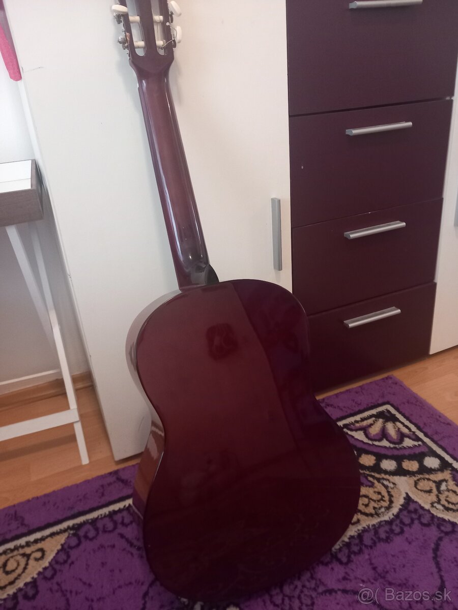 Predam gitaru bez škrabancov nové struny viac info volat - 5