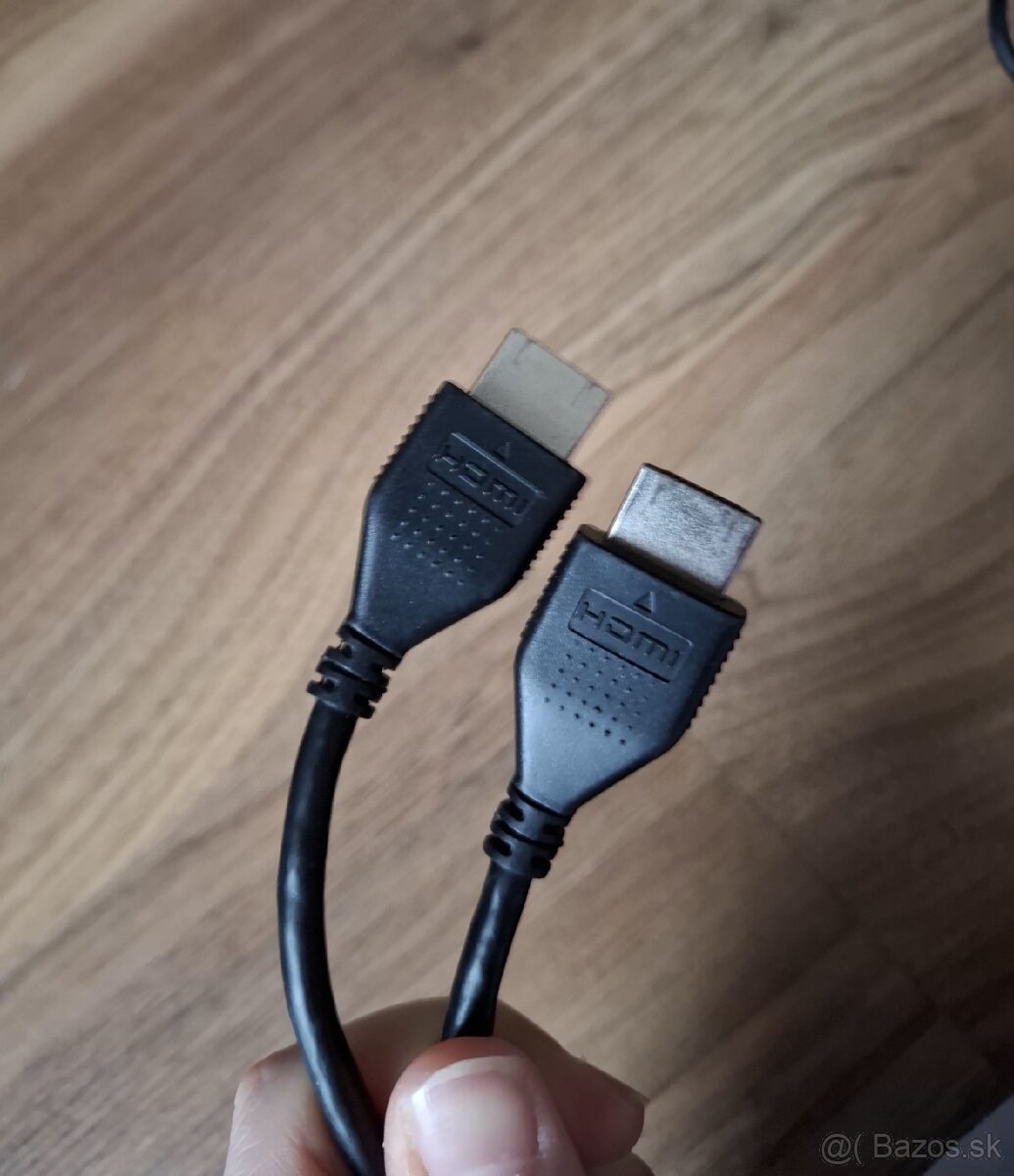 Playstation 4 pro + 2 ovládače + 2 hry - 5