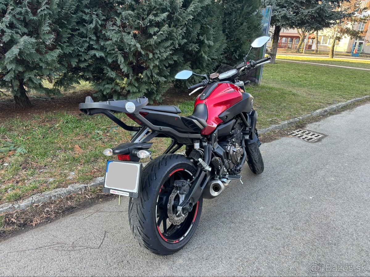Yamaha MT 07 - 5