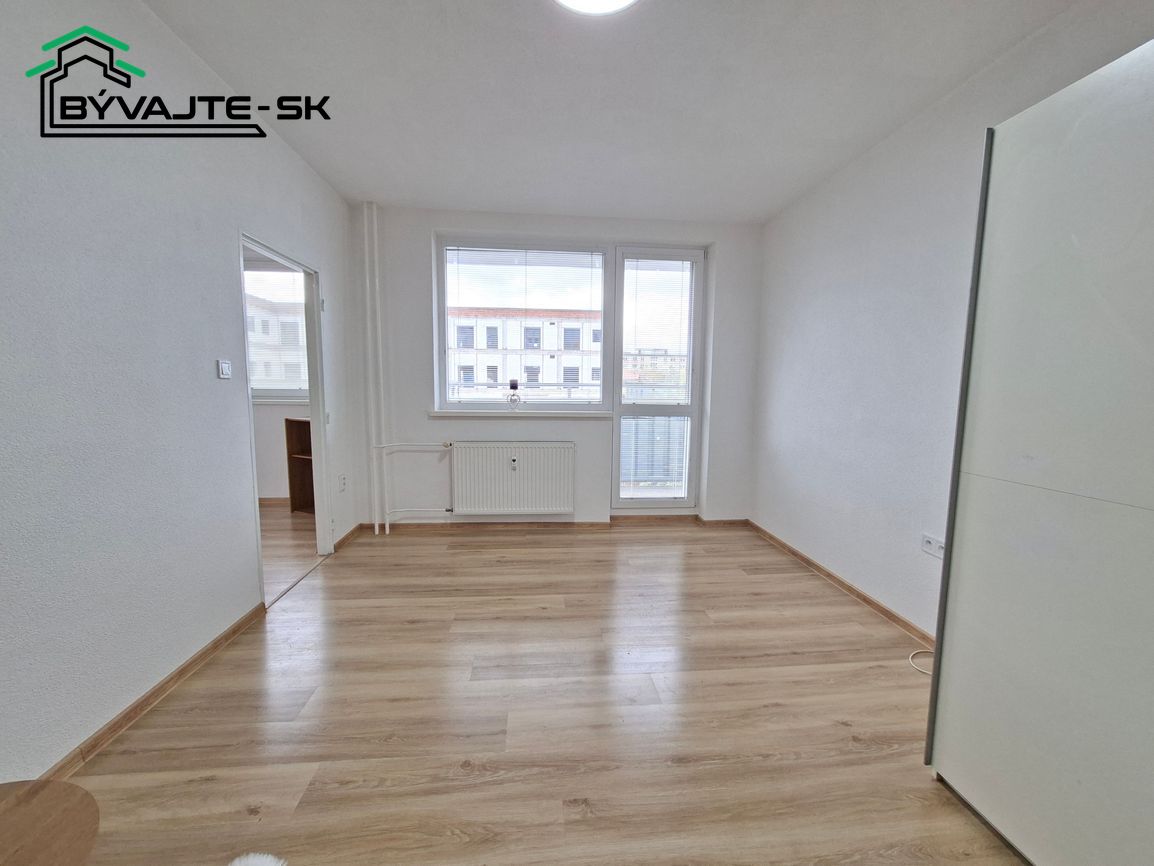 Jednoizbový byt s balkónom a parkovacím miestom v Prievidzi, - 5