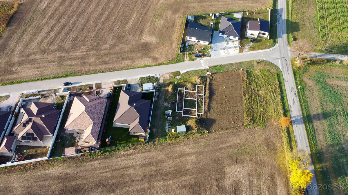 Na predaj stavebný pozemok so základovou doskou v Dolnom Vin - 5