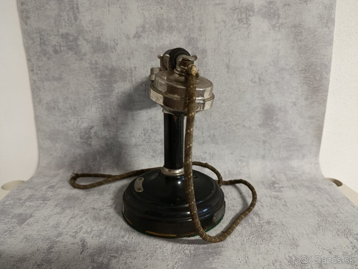 Velmi starý telefon s kruhovou základnou.se stítkem Ericsson - 5