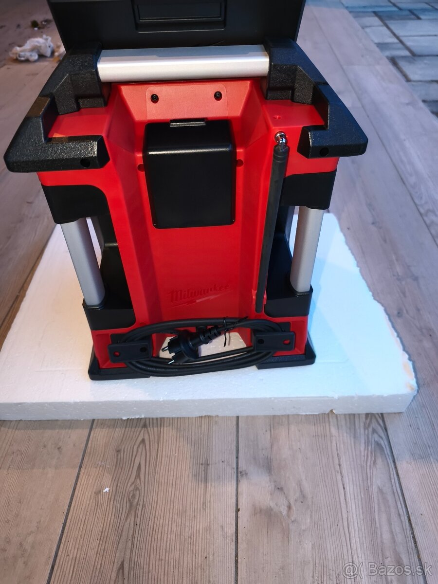 MILWAUKEE M18™ Bluetooth® Rádio / nabíjačka - 5