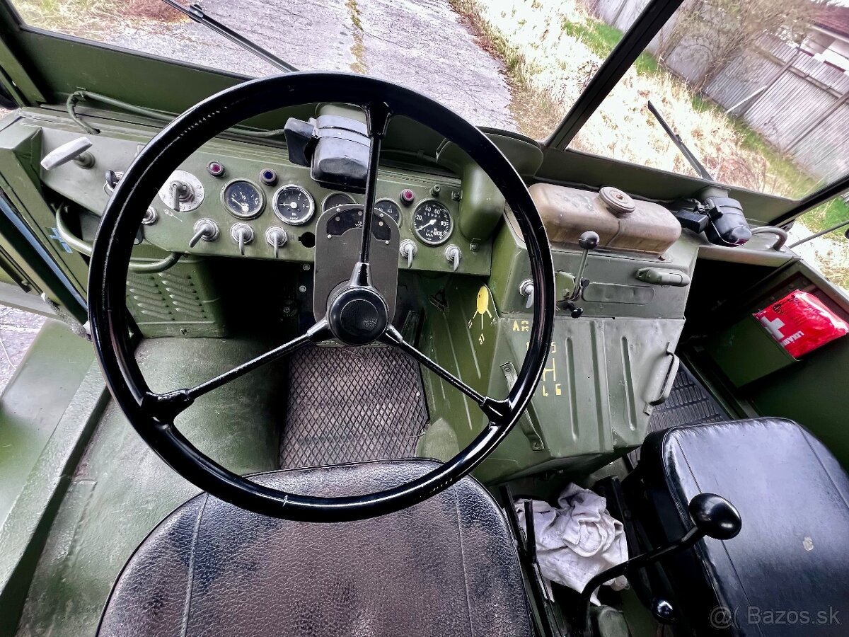 Predam Mercedes-Benz UNIMOG 404 - 5