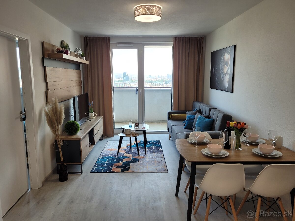 2i byt s prémiovým výhľadom│BEZ DEPOZITU│3 D - 5