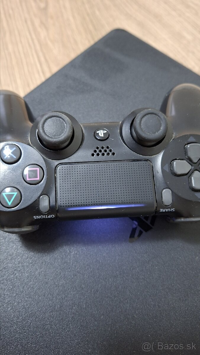 PlayStation 4 Slim - 5