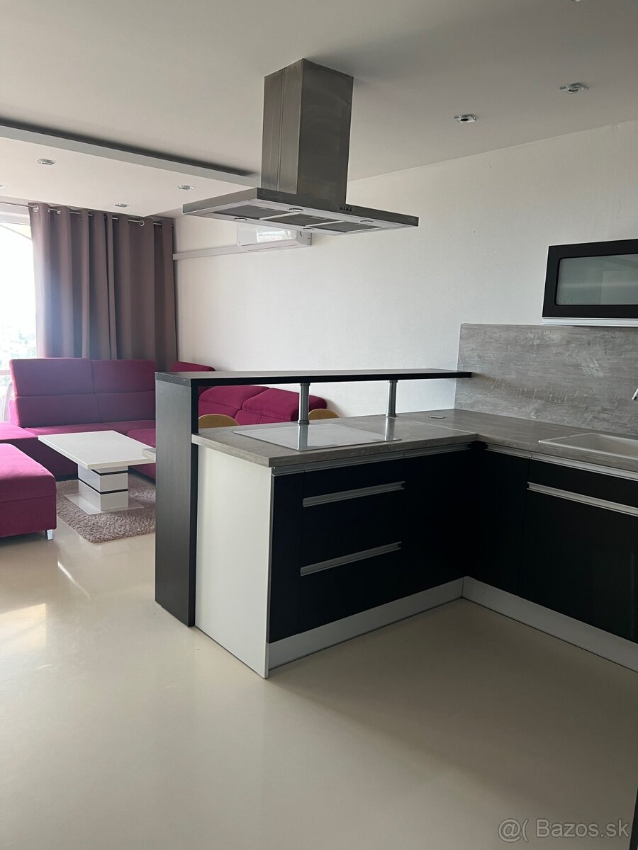 Predám trojizbový byt v PLATO Levice - 5