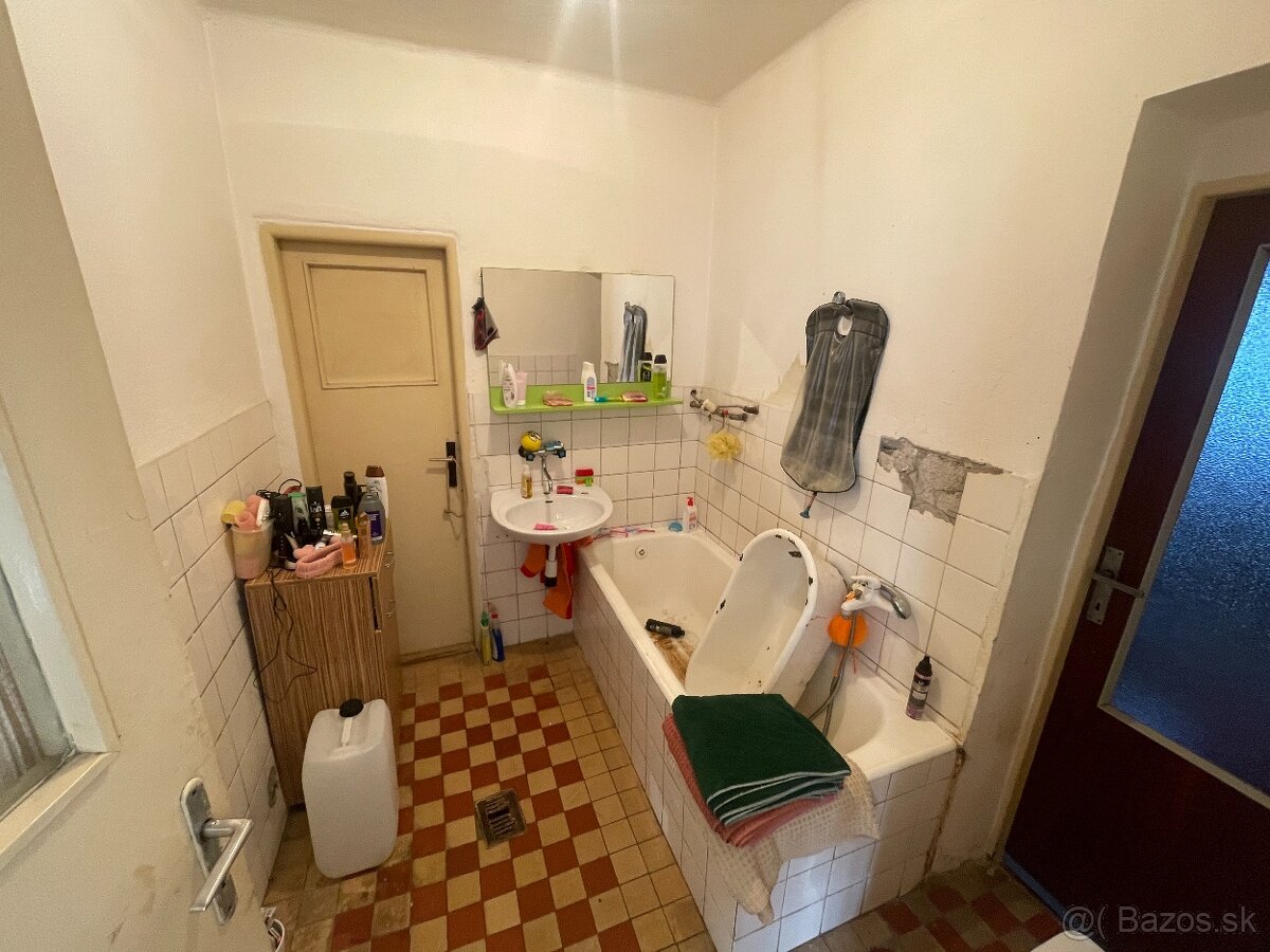 Na predaj rodinný dom v obci Bruty - 5