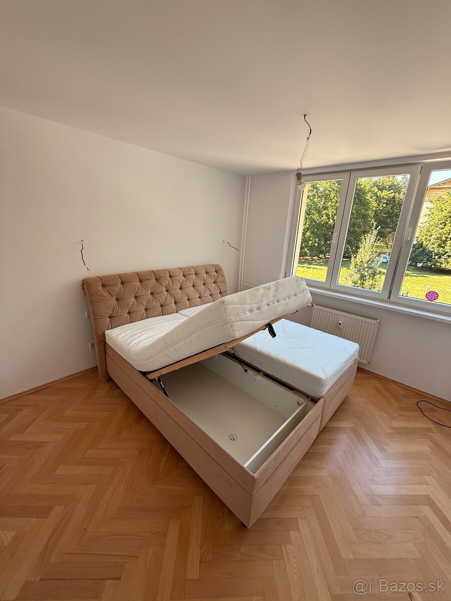 ČALÚNENÁ MANŽELSKÁ POSTEĽ - 5