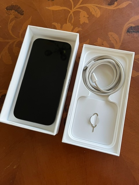 iPhone 15Pro, Black Titanium, 256GB - 5