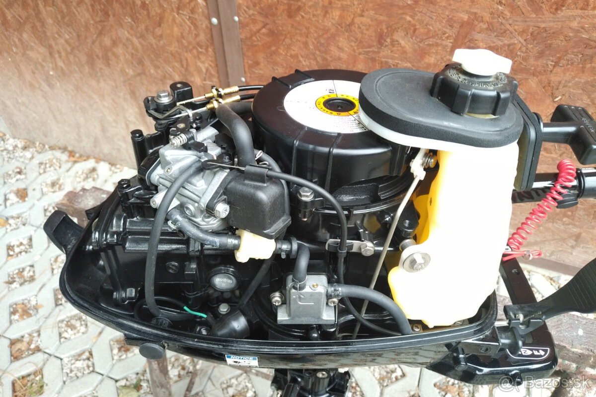 Lodný motor Mercury 5HP riadenie kormidlom - 5