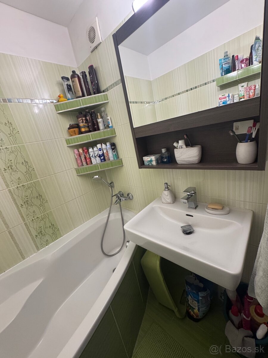 4-IZB BYT V BRATISLAVE plná vybavenosť - 5