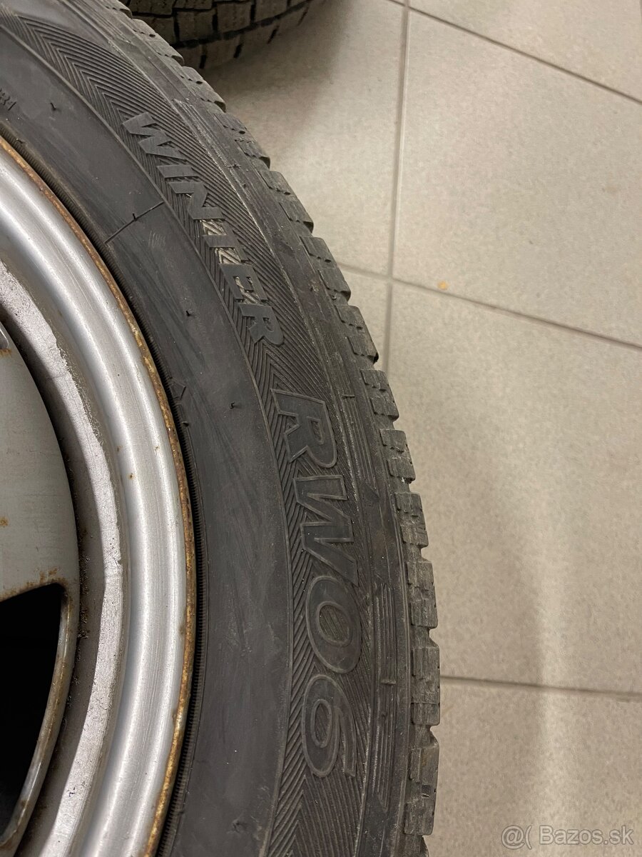 Zimná sada kolies 215/60/17 + VW krytky - 5