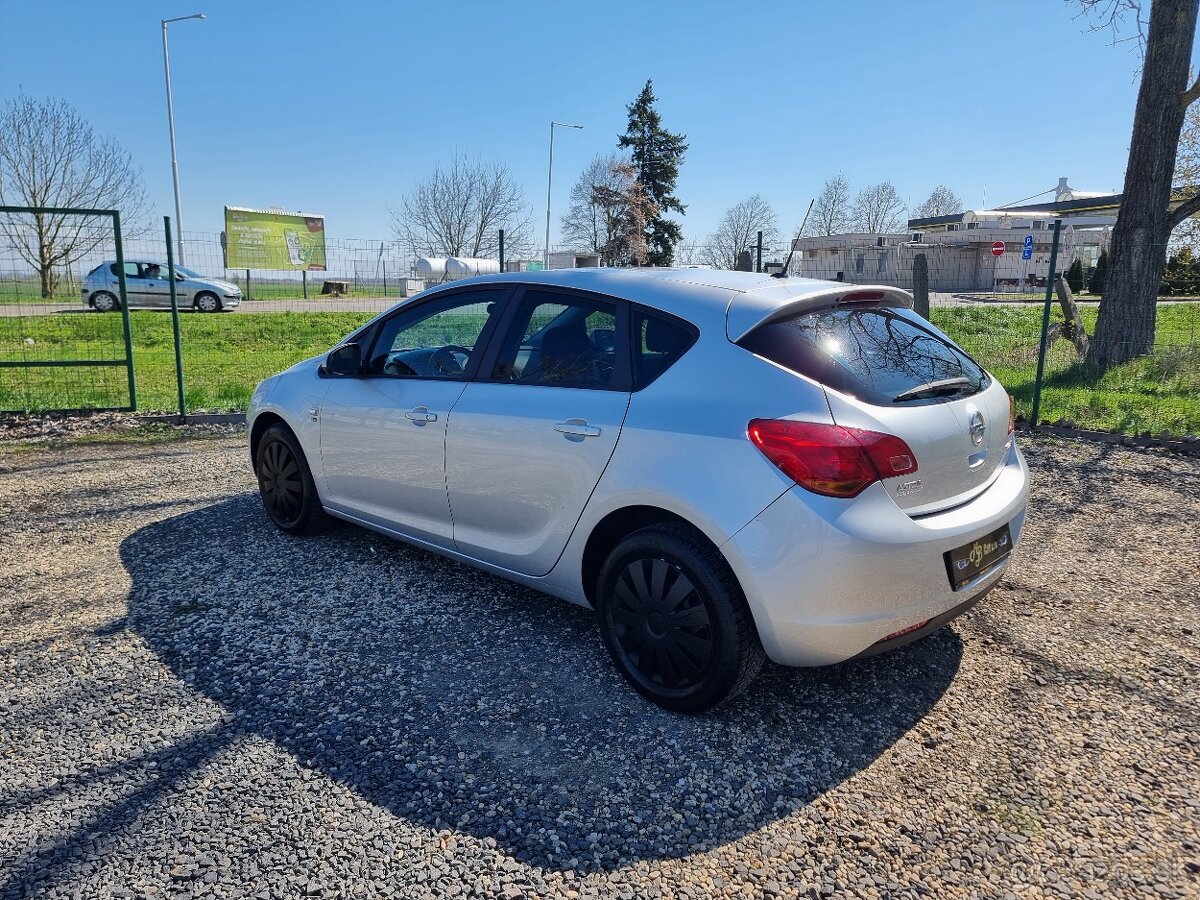 Opel Astra 1.4 - 5