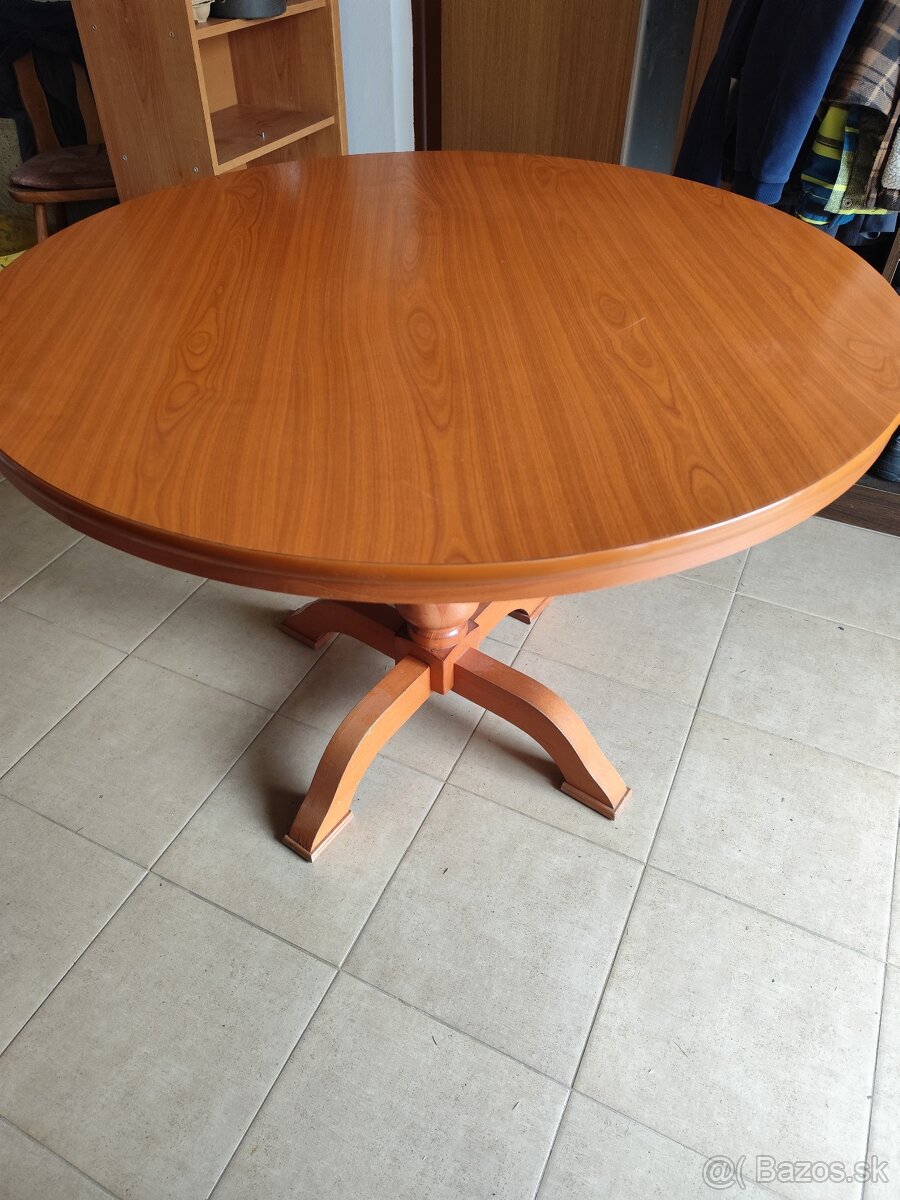 Okrúhly jedálenský stôl - 5