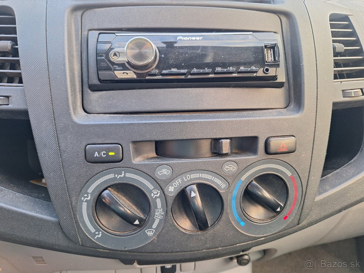 TOYOTA HILUX 2,5 DIESEL 4X4 UZÁVIERKU MA