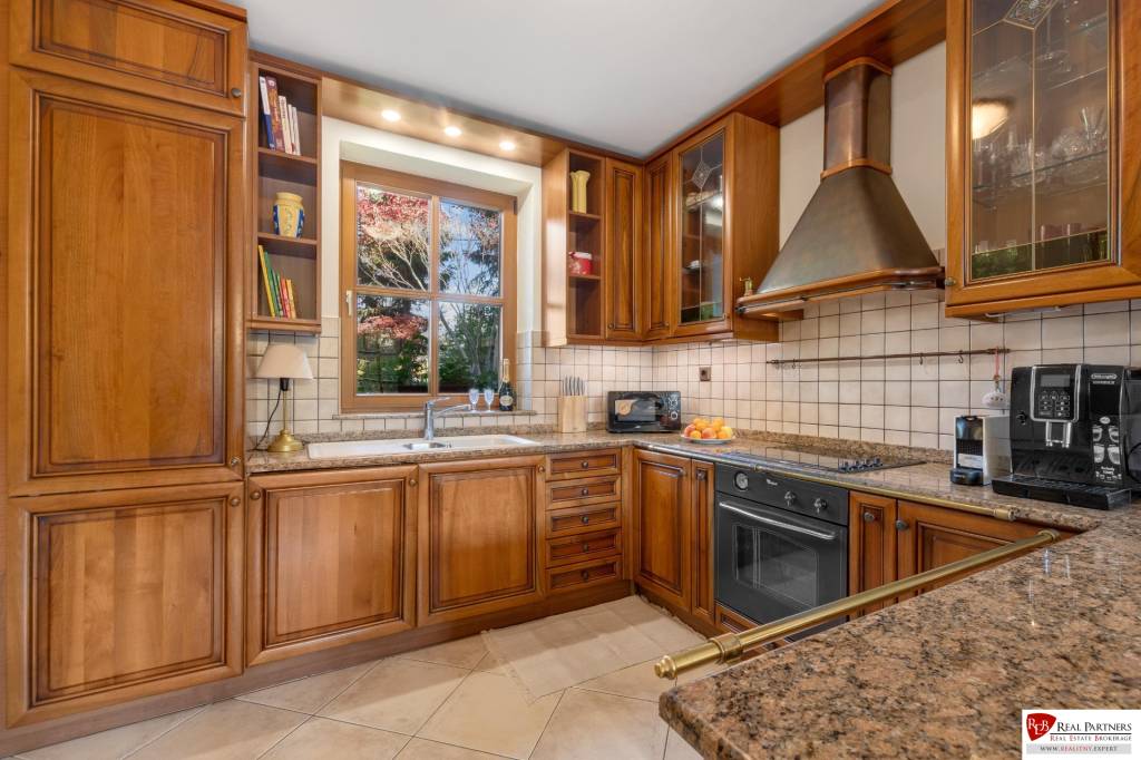 Predaj luxusná 5 izbová Vila,440 m2,pozemok 1061m2,garáž,baz - 5