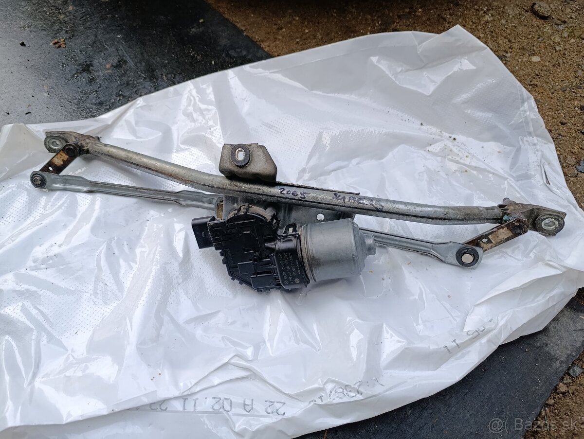 Pantograf stieračov Škoda Superb1 - 5