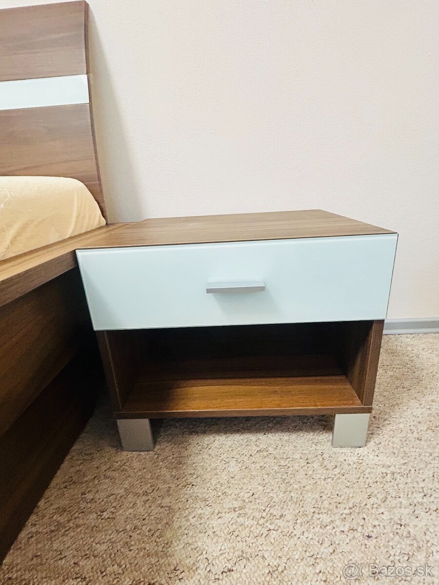 Manželská postel 180x200 + nočné stolíky + komoda - 5