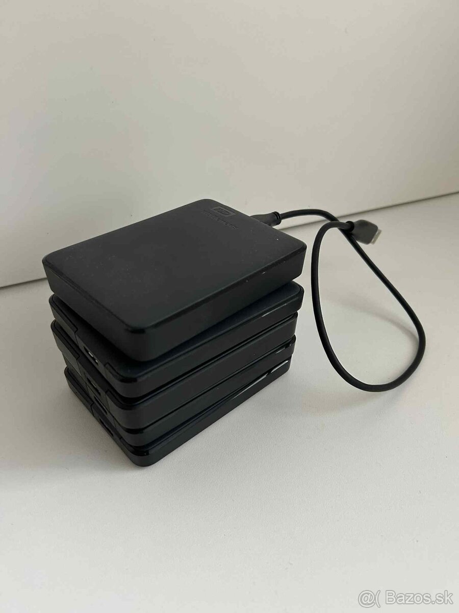 Predam 5ks externy disk WD Elements a passport - 5