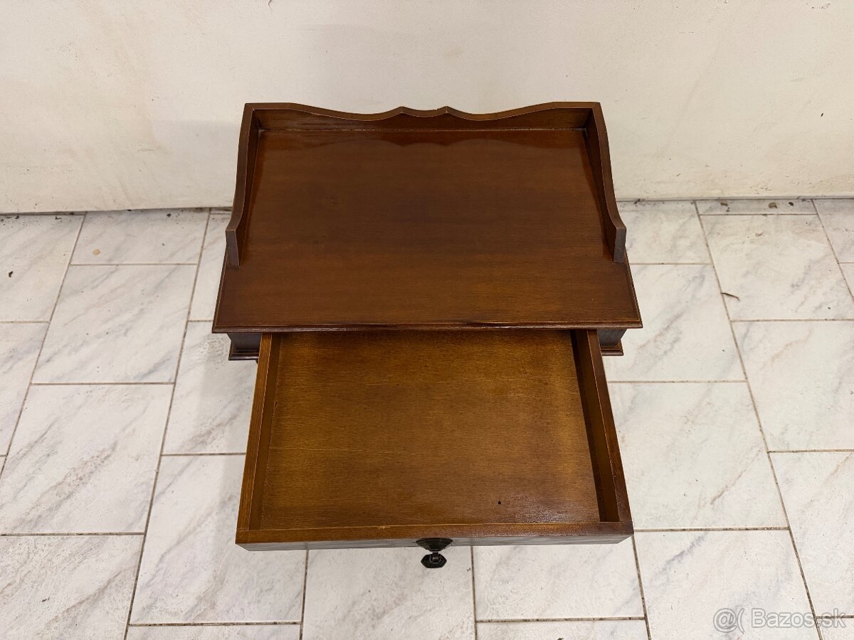 Starožitný odkládací stolek - 5