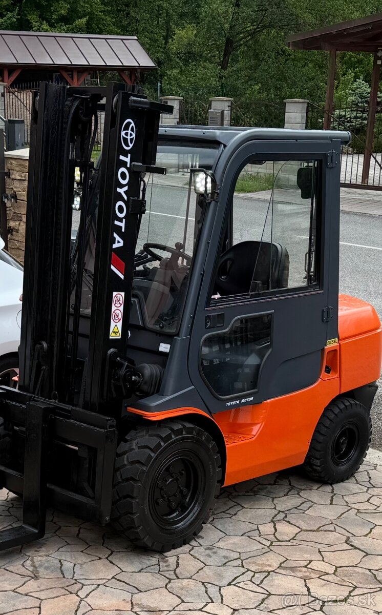 TOYOTA - VZV - 3,5 TONY - DIESEL - KABÍNA - PREDÁM - 5