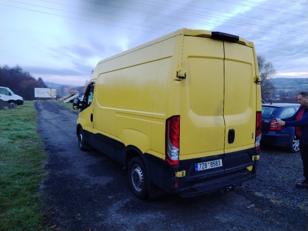 Prodám Iveco Daily 2,3D 35S13 93kW L2H2 - 5