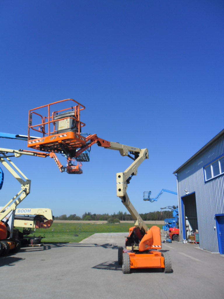 Kĺbová pracovná plošina JLG E450AJ - 5