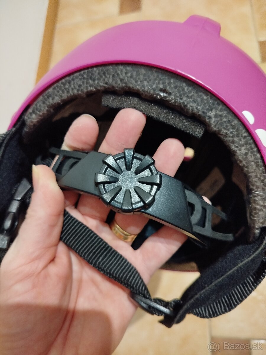 Prilba na sánkovanie a korčuľovanie - 5