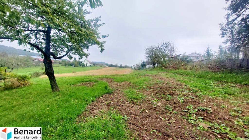 NA PREDAJ POZEMOK VHODNÝ NA VÝSTAVBU RODINNÝCH DOMOV. - 5