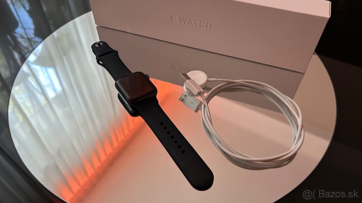 Apple Watch Series 6 44mm – čierne - 5