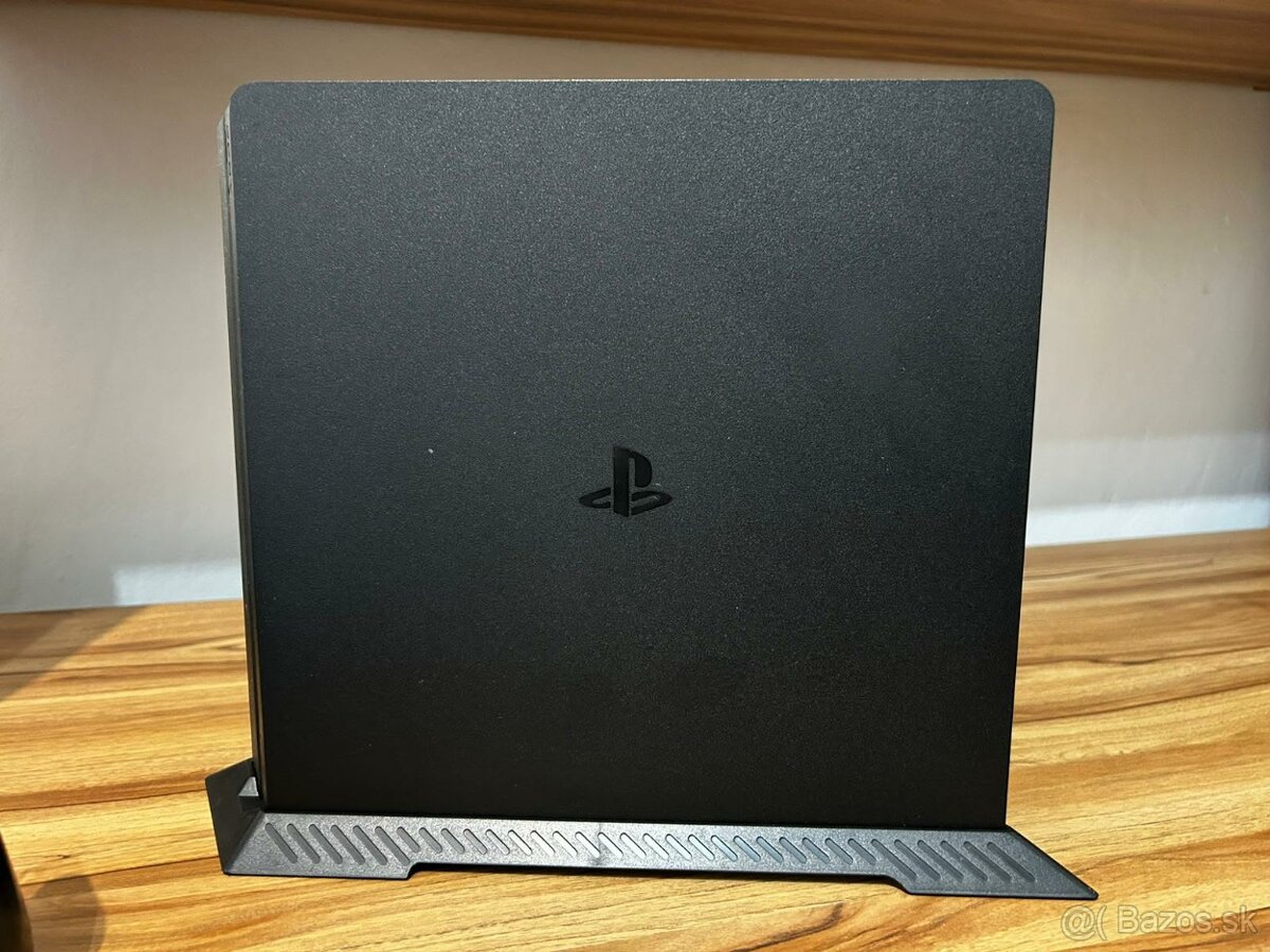 PlayStation 4 slim - 5