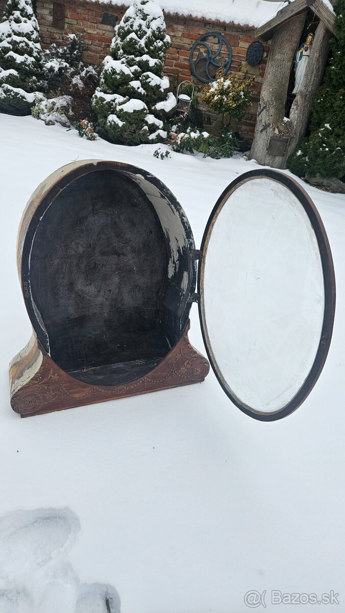 Skrinka na sochu,Nika - 5