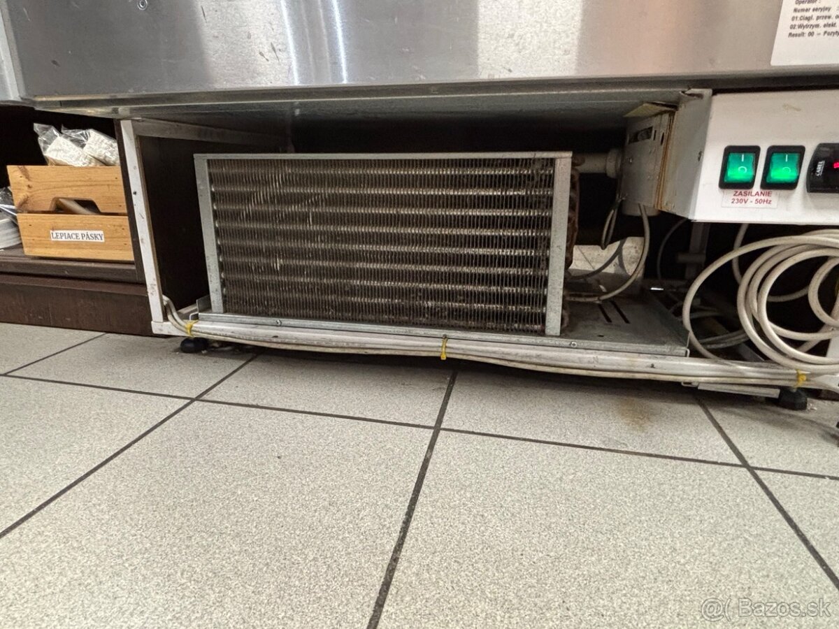 Vitrína na zákusky do prevádzky - 5