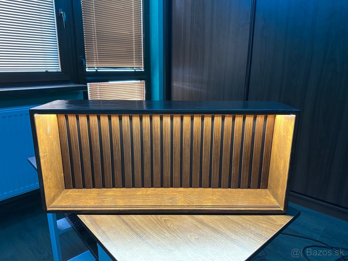 Podsvietená vytrína/polica - 5