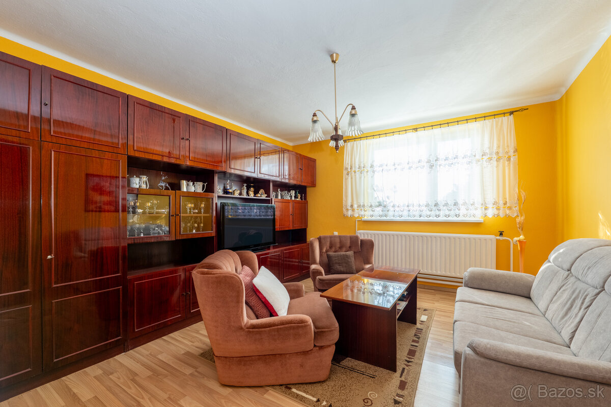 Rodinný dom s veľkým pozemkom | 2 064 m² | Komárovce - 5