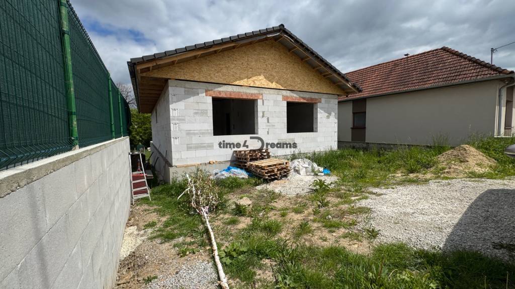 NA PREDAJ 4 izbový dom v obci Ladice - 5