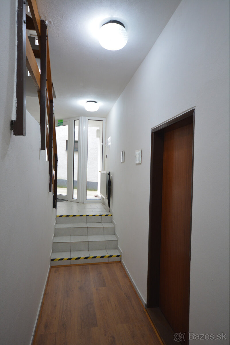 Polyfunkčná budova s výhodnou polohou - len 1 km od centra m - 5