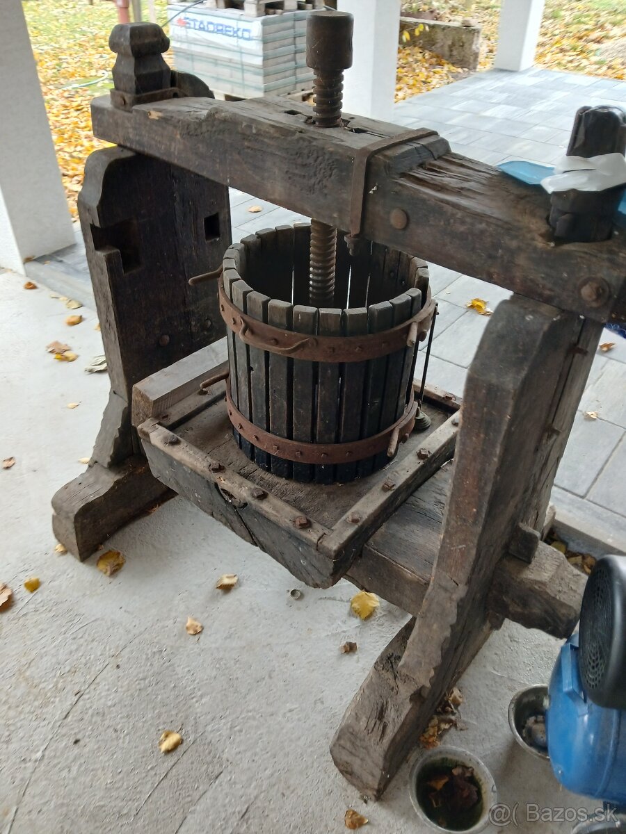 starý drevený lis na hrozno - 5