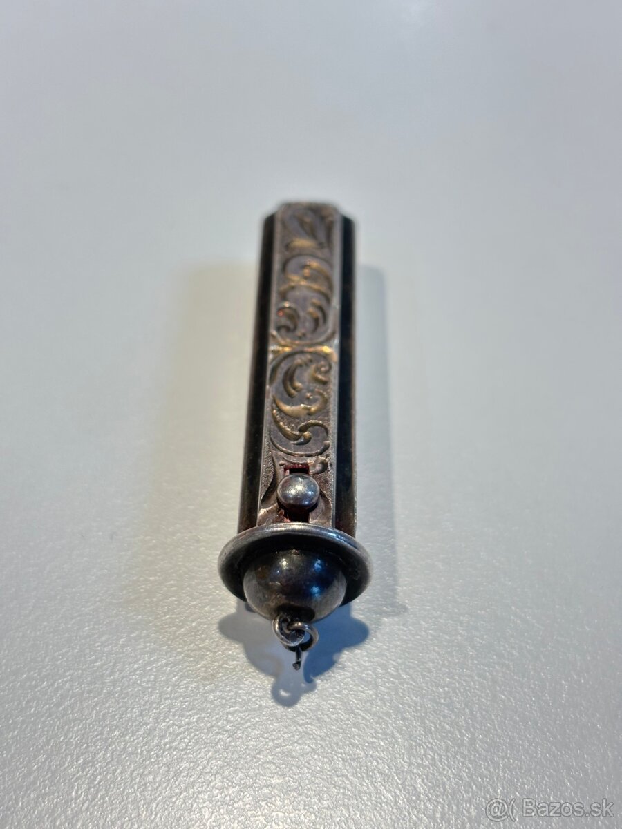 Starožitný gravírovaný strieborný rúž - 5